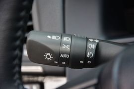 2016款丰田皇冠2.0T时尚版