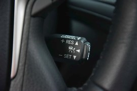 2016款丰田皇冠2.0T时尚版