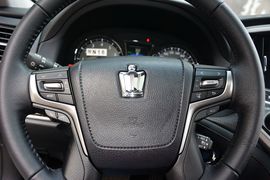 2016款丰田皇冠2.0T时尚版