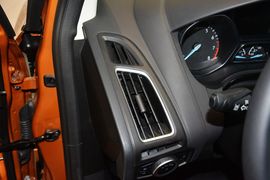 2015款福特福克斯两厢1.5L