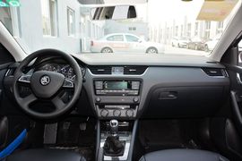 2016款斯柯达明锐1.6L手动智行版