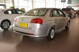 2015款别克凯越1.5L手动尊享型