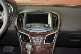 2013款别克全新君越2.4L