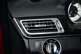 2015款奔驰E260L运动时尚型