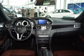 2015款奔驰E260L运动时尚型