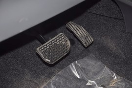 2015款铃木雨燕1.5L自动限定版