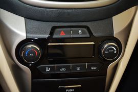 2015款长安逸动1.6L手动豪华型