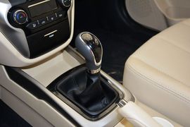 2015款长安逸动1.6L手动豪华型
