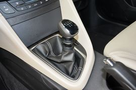 2015款别克全新英朗15N手动豪华型