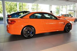 2014款宝马M4敞篷轿跑车