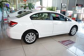 2014款本田思域1.8L手动舒适版