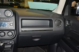 2015款Jeep自由客2.4L运动版