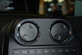 2015款Jeep自由客2.4L运动版