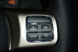 2015款Jeep自由客2.4L运动版