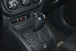 2015款Jeep自由客2.4L运动版