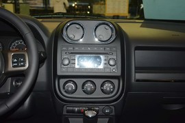 2015款Jeep自由客2.4L运动版