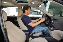 2015款现代悦动1.6L手动豪华型
