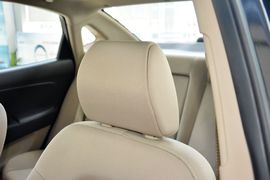 2015款现代悦动1.6L手动豪华型