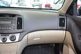 2015款现代悦动1.6L手动豪华型