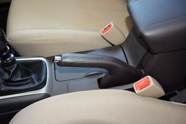 2015款现代悦动1.6L手动豪华型