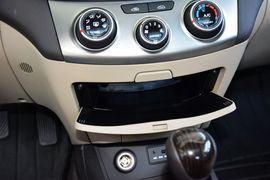 2015款现代悦动1.6L手动豪华型