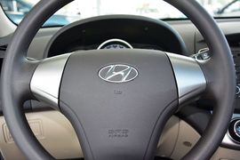 2015款现代悦动1.6L手动豪华型