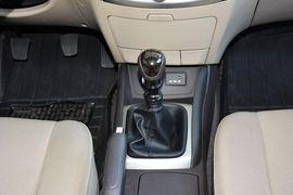 2015款现代悦动1.6L手动豪华型