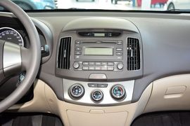 2015款现代悦动1.6L手动豪华型