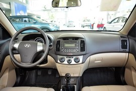 2015款现代悦动1.6L手动豪华型