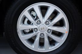 2015款现代悦动1.6L手动豪华型