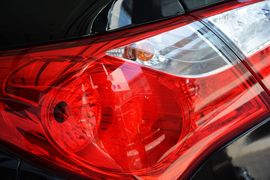 2015款现代悦动1.6L手动豪华型
