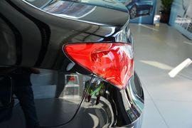 2015款现代悦动1.6L手动豪华型