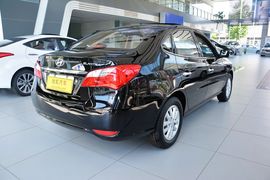 2015款现代悦动1.6L手动豪华型