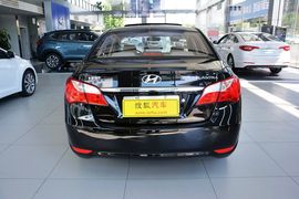 2015款现代悦动1.6L手动豪华型