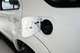 2015款丰田奔跑者2.7L标准版