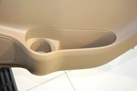 2015款丰田奔跑者2.7L标准版