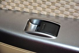 2015款丰田奔跑者2.7L标准版