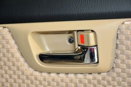 2015款丰田奔跑者2.7L标准版