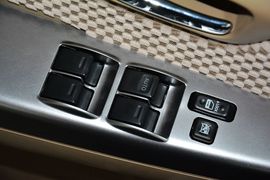 2015款丰田奔跑者2.7L标准版