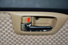 2015款丰田奔跑者2.7L标准版