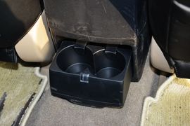 2015款丰田奔跑者2.7L标准版