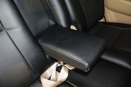 2015款丰田奔跑者2.7L标准版