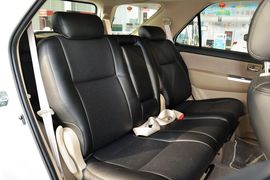 2015款丰田奔跑者2.7L标准版