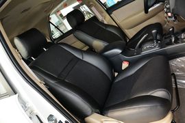 2015款丰田奔跑者2.7L标准版