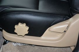 2015款丰田奔跑者2.7L标准版