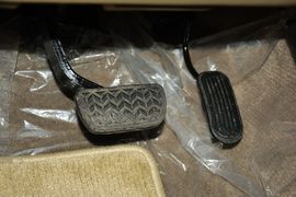 2015款丰田奔跑者2.7L标准版