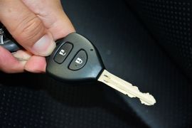 2015款丰田奔跑者2.7L标准版