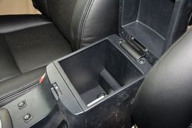 2015款丰田奔跑者2.7L标准版