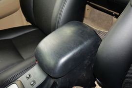 2015款丰田奔跑者2.7L标准版