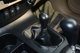 2015款丰田奔跑者2.7L标准版